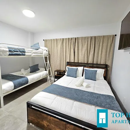 645 Airport Top House Apartments Miami Exterior photo