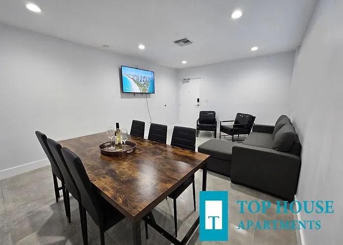 645 Airport Top House Apartments
