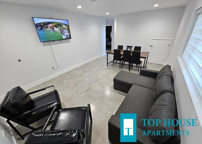 645 Airport Top House Apartments